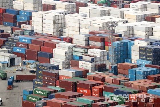 한국, 올해 수출증가율 10대 수출국 중 1위